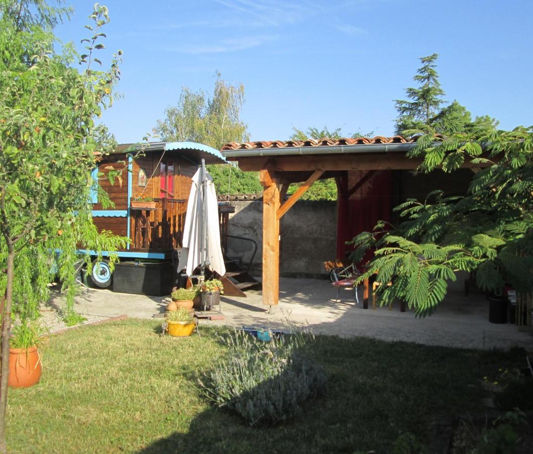 La Roulotte Des Carpates Hotel Gaillac Kültér fotó